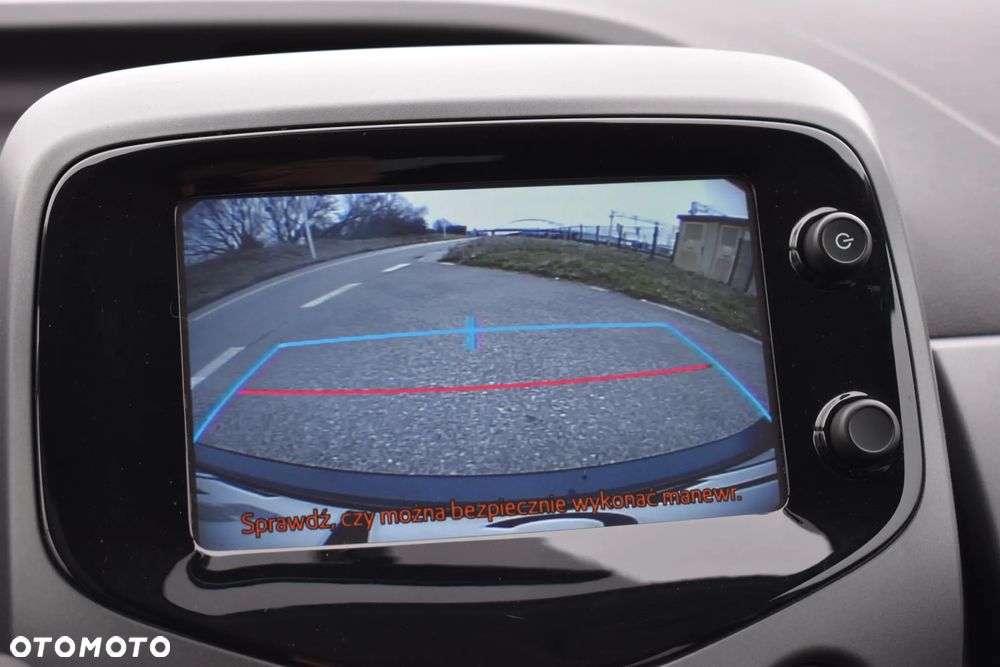 Toyota Aygo x.shift x-play connect - 37