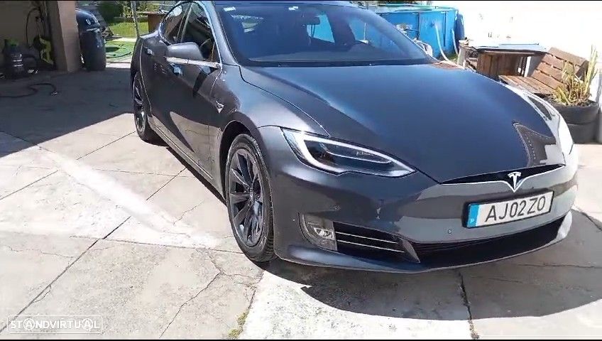 Tesla Model S - 8