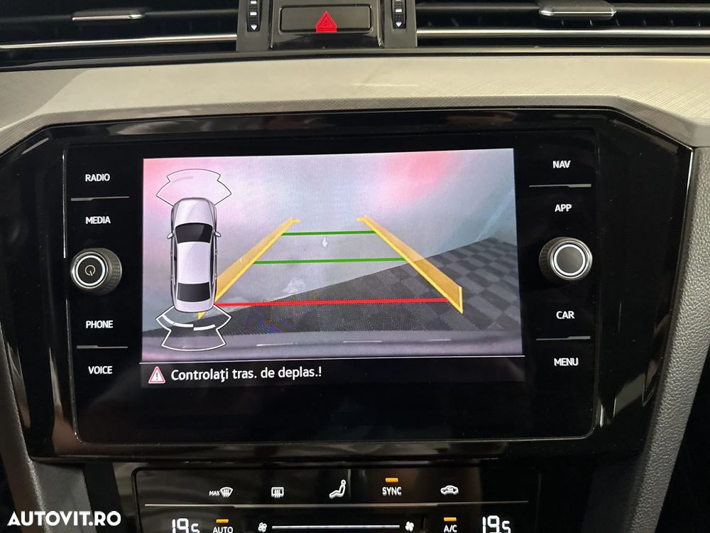 Volkswagen Passat - 20