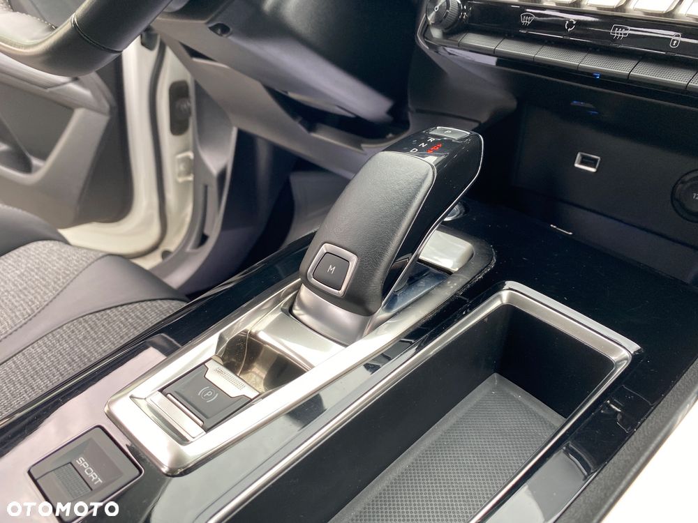 Peugeot 3008 1.2 PureTech GPF Allure S&S EAT8 - 26