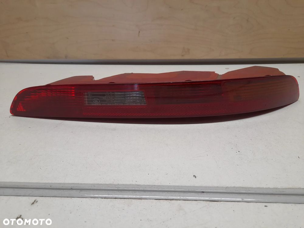 AUDI Q3 LAMPA PRAWA TYŁ TYLNA W ZDERZAK 8U0945096 - 1