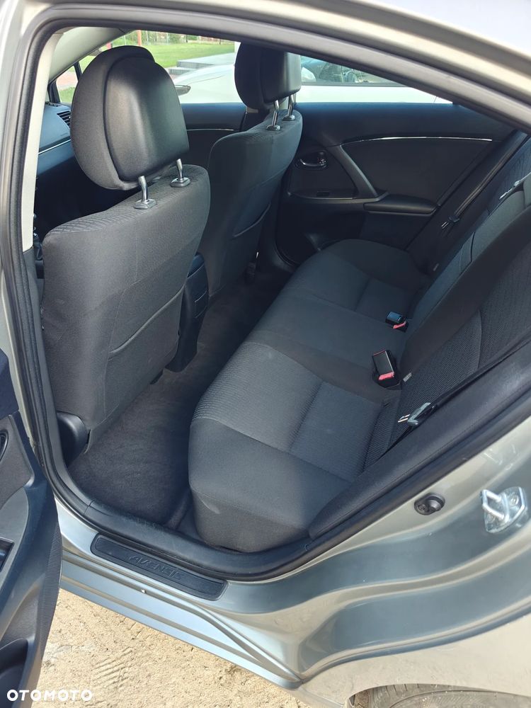 Toyota Avensis 2.0 D-4D Sol - 14