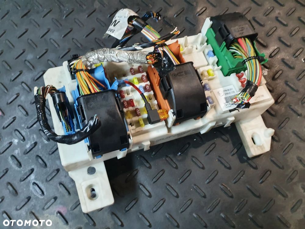 FORD SKRZYNKA BEZPIECZNIKÓW 7M5T-14A073-CF EUROPA + WTYCZKI INSTALACJA - 1