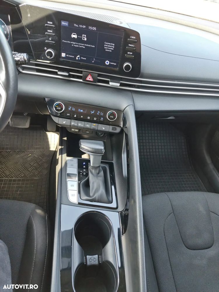 Hyundai Elantra 1.6 l 123 CP CVT Highway - 14