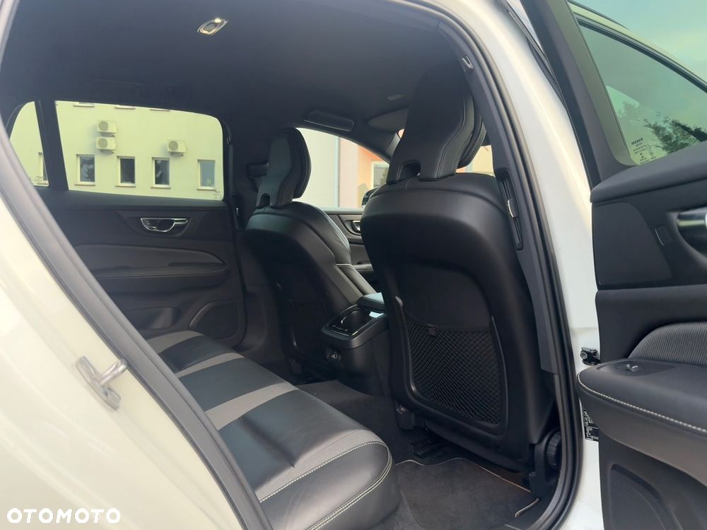 Volvo V60 D4 R-Design - 10