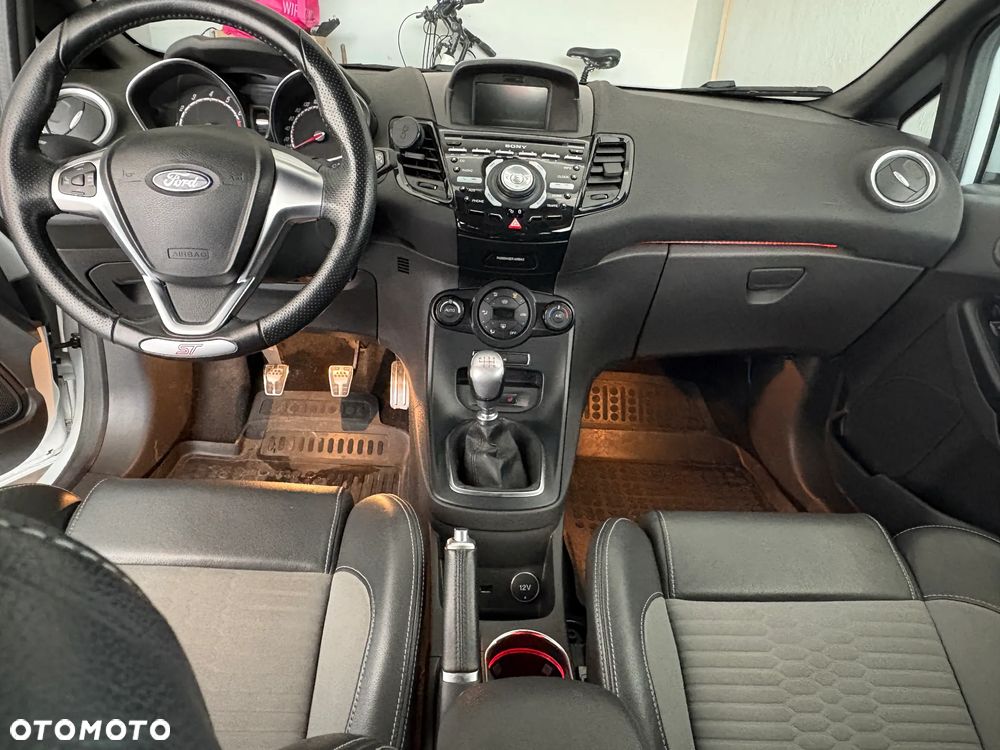 Ford Fiesta 1.6 EcoBoost ST - 5