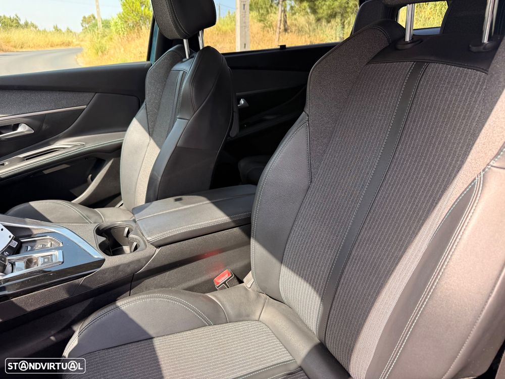 Peugeot 5008 PureTech 130 EAT8 Stop & Start Allure Pack - 9
