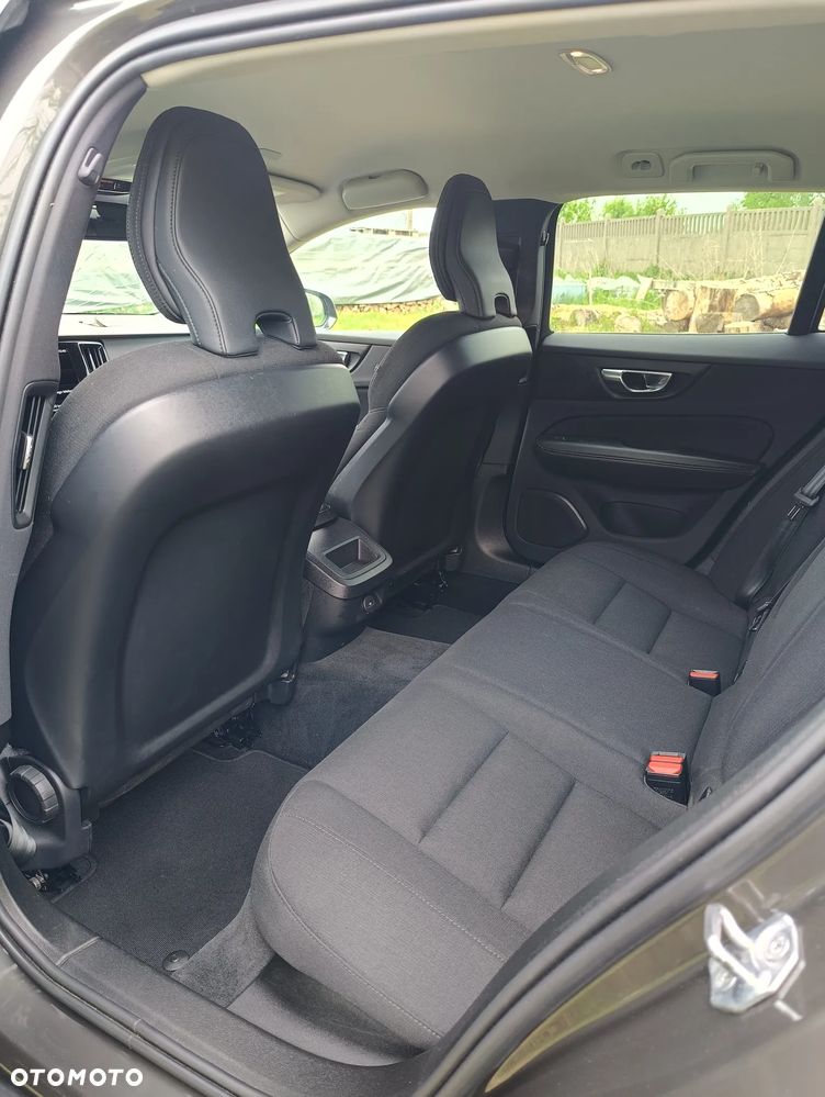 Volvo V60 B3 B Momentum - 24