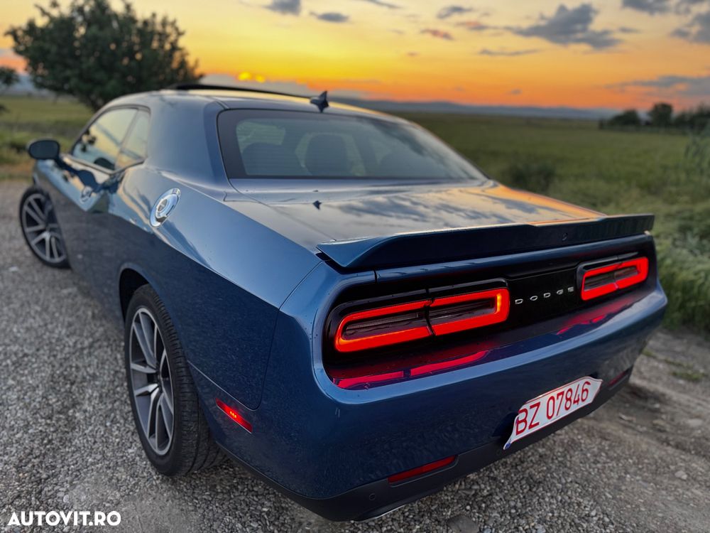 Dodge Challenger - 16