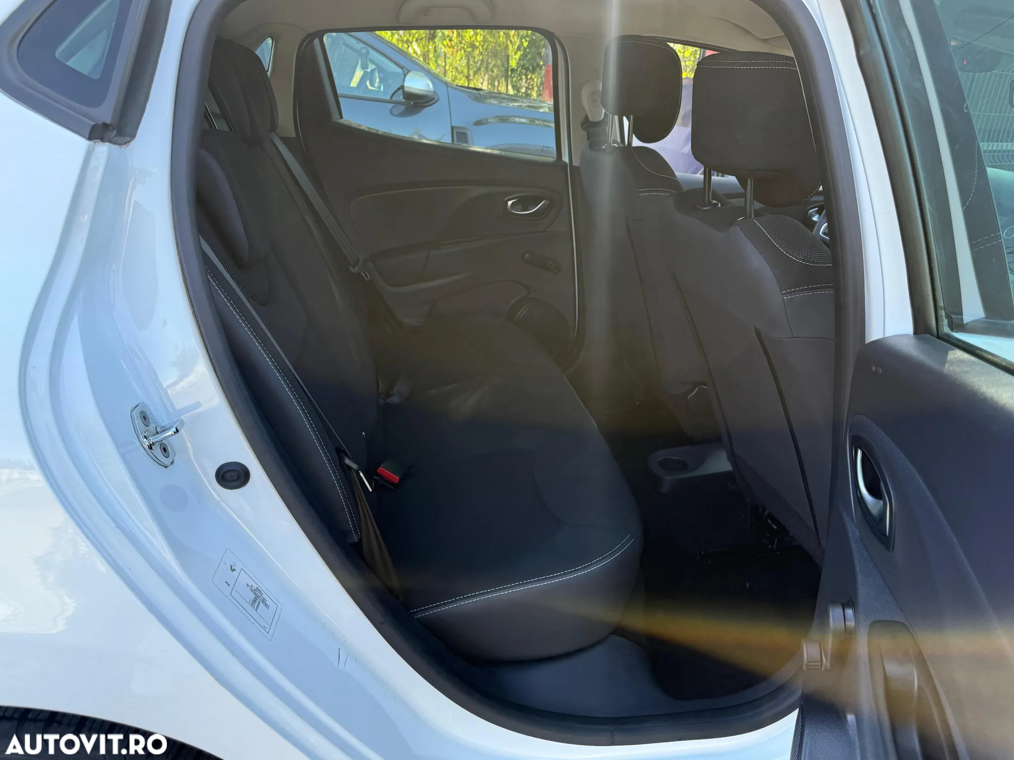 Renault Clio 1.2 16V 75 Life - 9