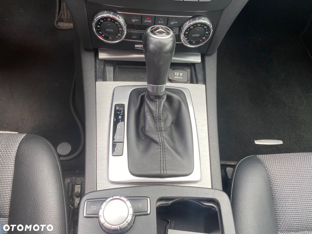 Mercedes-Benz Klasa C 180 CGI Automatik BlueEFFICIENCY Avantgarde - 35