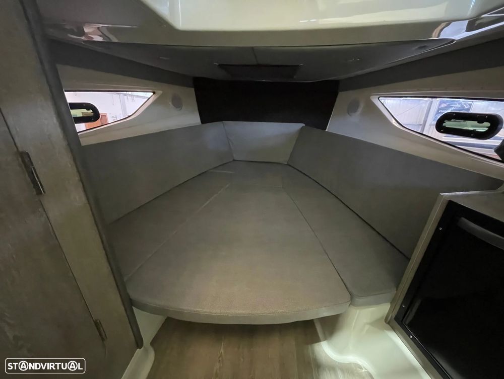 Quicksilver Activ 875 Sundeck - 12