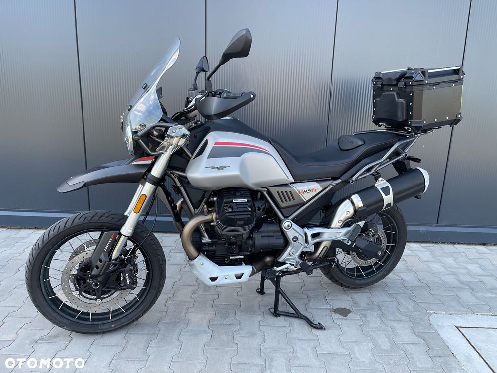 Moto Guzzi V85 - 1