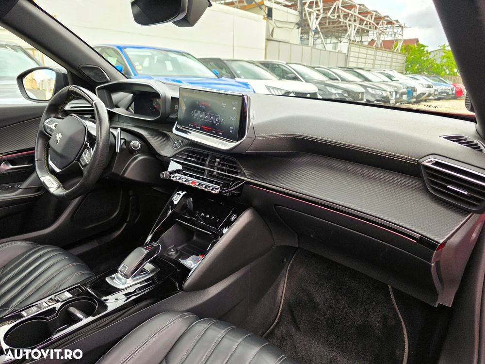 Peugeot 2008 PureTech 130 EAT8 GT - 16