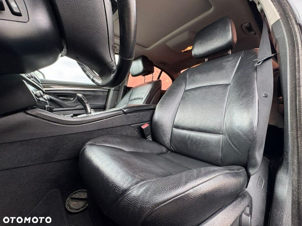 BMW Seria 5 528i Luxury Line - 15