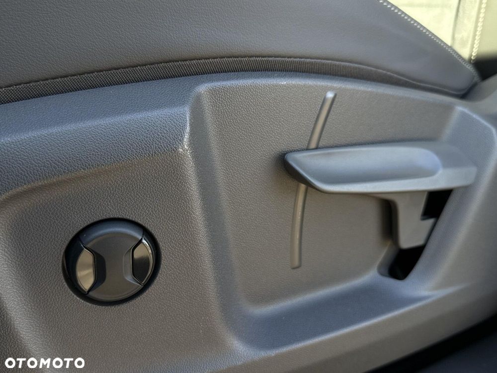 Volkswagen Multivan - 13