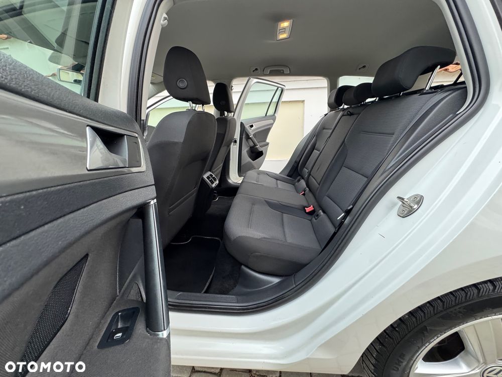 Volkswagen Golf - 29