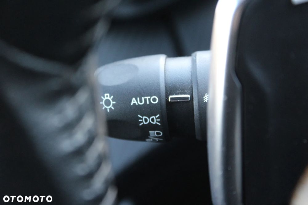 Peugeot 2008 1.2 PureTech Allure S&S EAT8 - 20