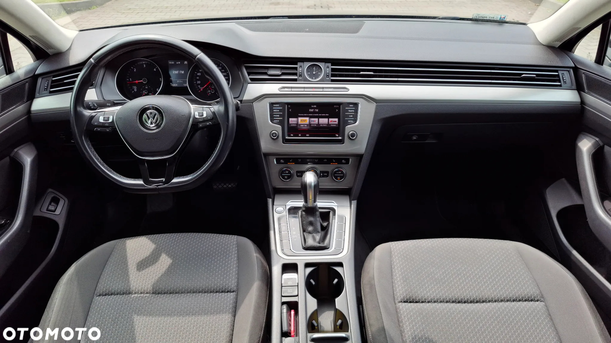 Volkswagen Passat - 12