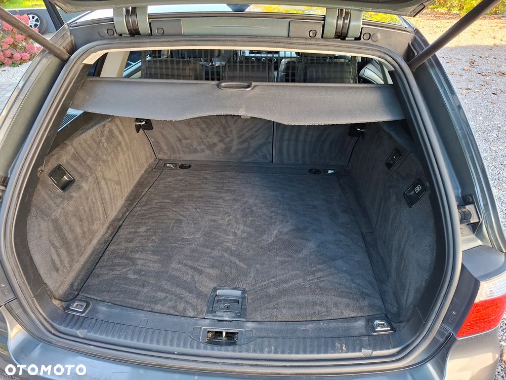 BMW Seria 5 525d - 34