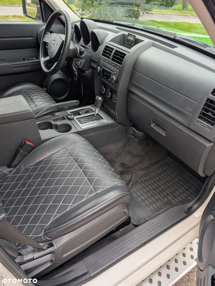 Dodge Nitro - 22