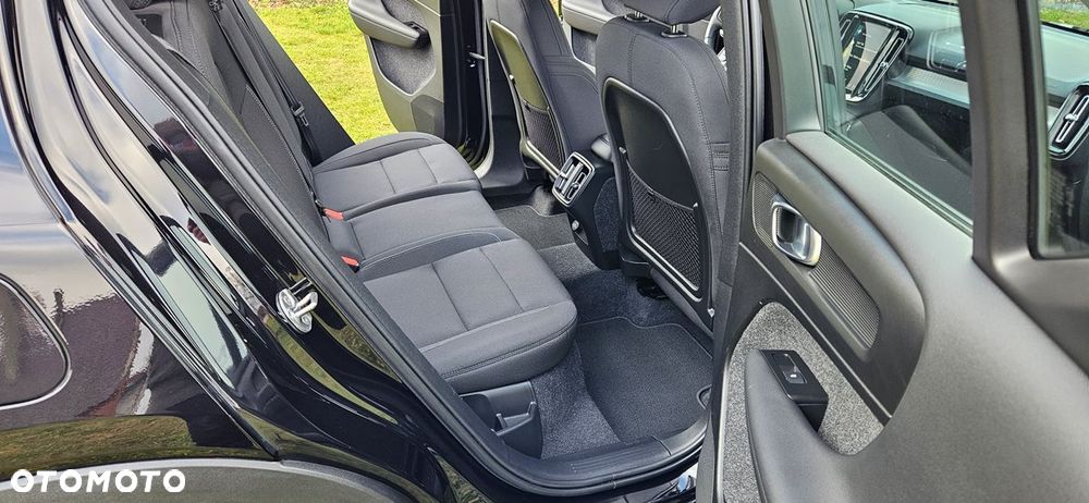 Volvo XC 40 T3 Geartronic Momentum Pro - 28