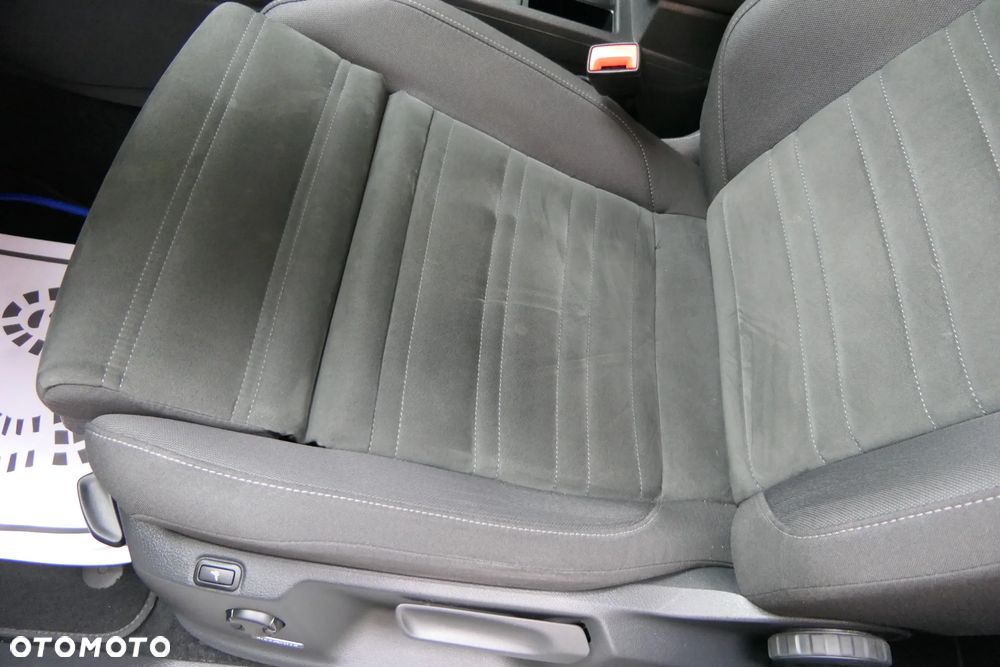 Volkswagen Touran - 16