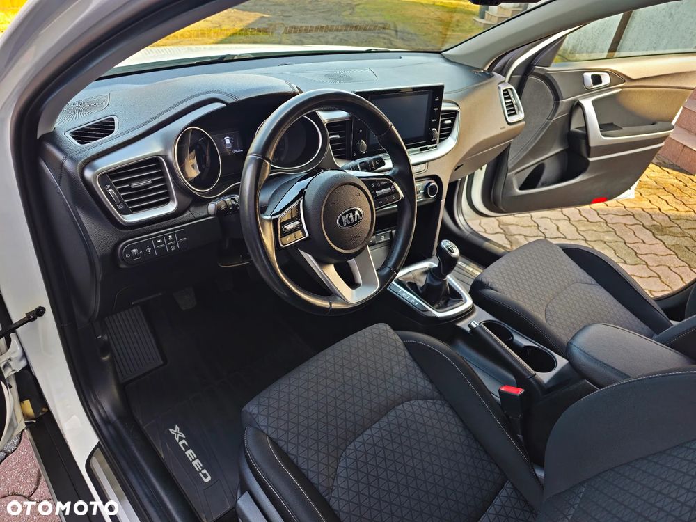 Kia XCeed 1.4 T-GDI M - 33