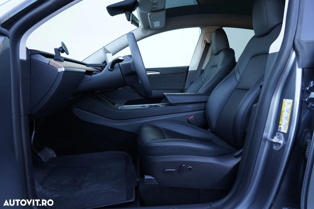 Tesla Model Y Premium Long Range Dual Motor AWD - 14