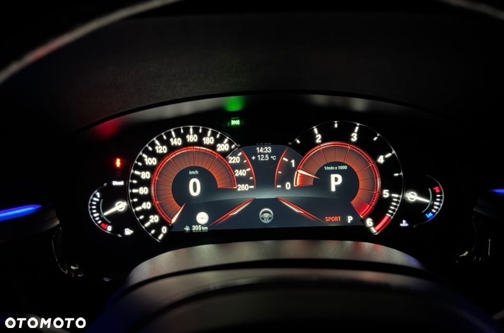 BMW Seria 5 520d Touring M Sport Edition - 38