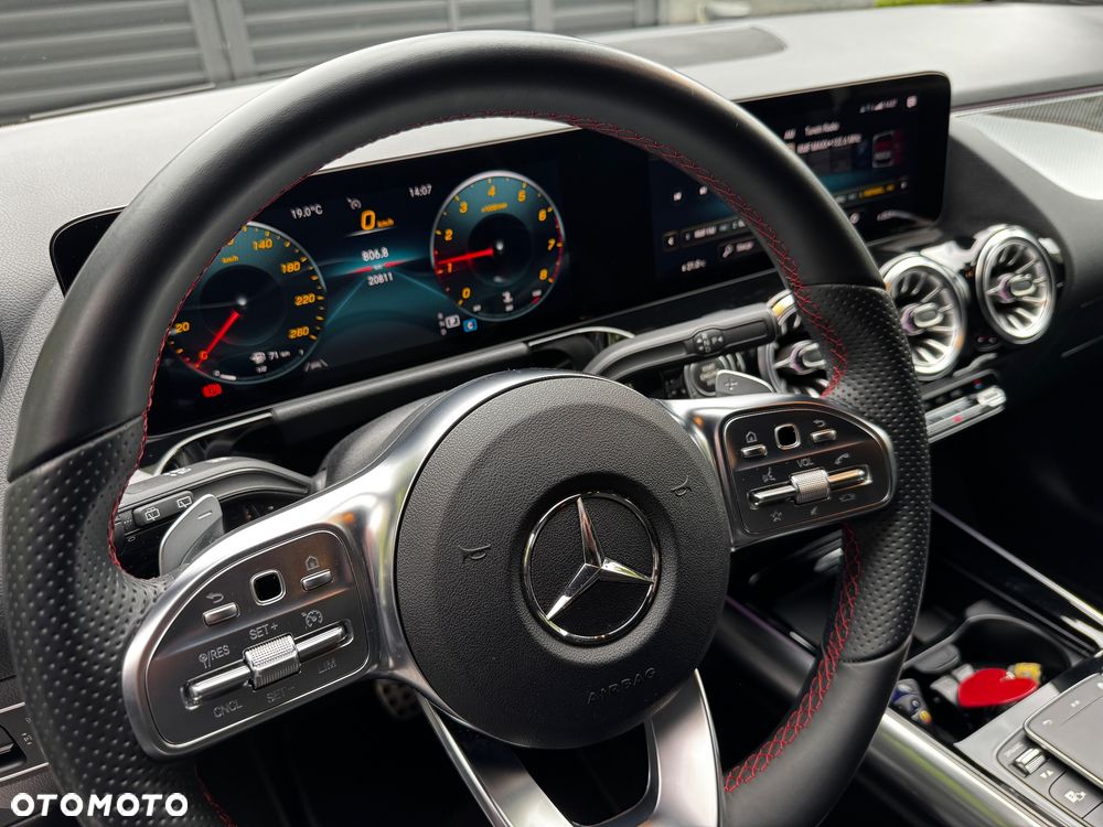 Mercedes-Benz GLA 200 AMG Line - 6