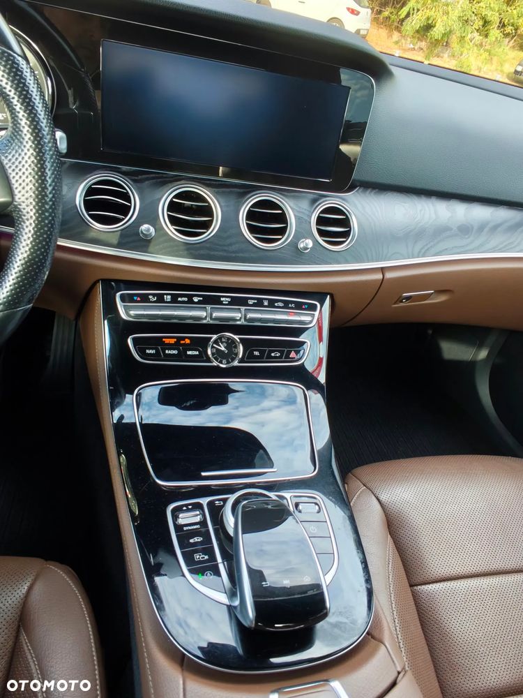 2017 Mercedes-Benz Klasa E, photograph 7