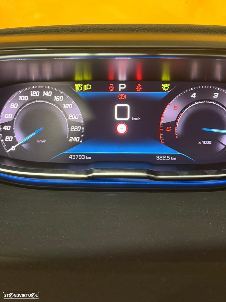 Peugeot 3008 1.5 BlueHDi Allure Pack EAT8 - 19