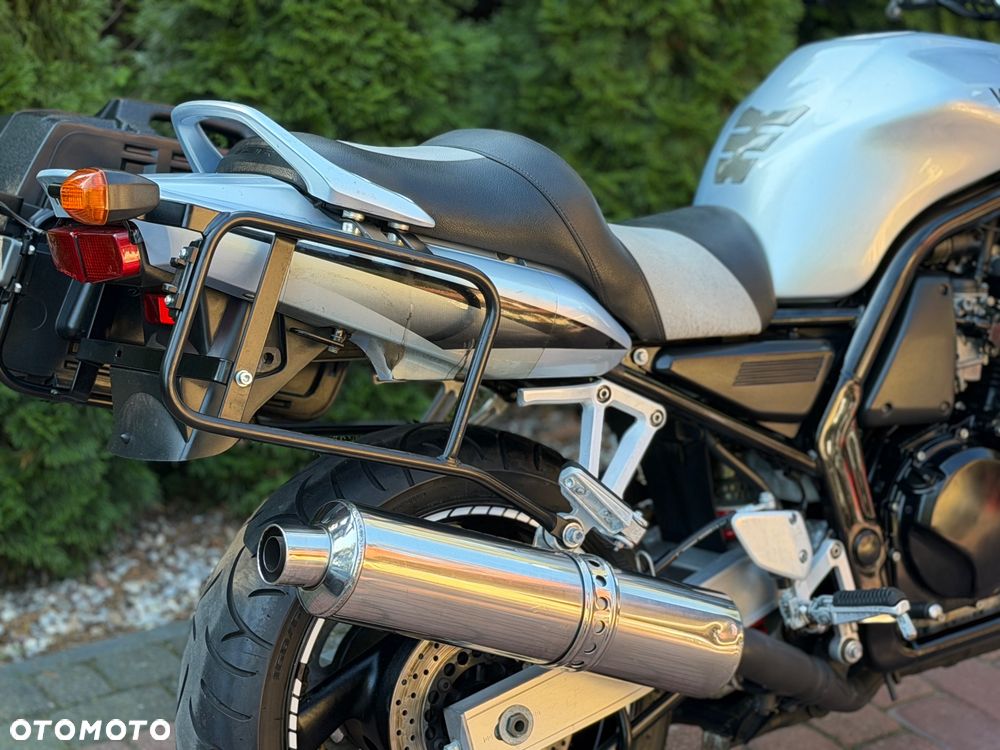 Yamaha FZS - 27