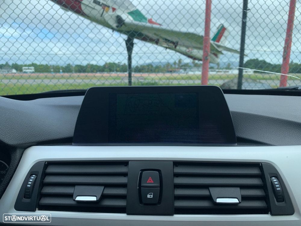 BMW 320 d Auto Pack M - 29