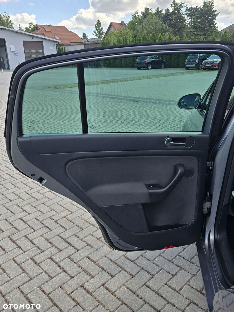 Volkswagen Golf Plus - 17