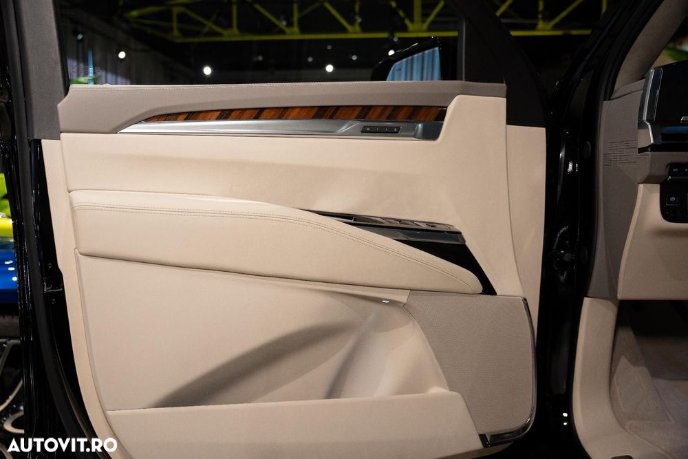 Cadillac Escalade - 24