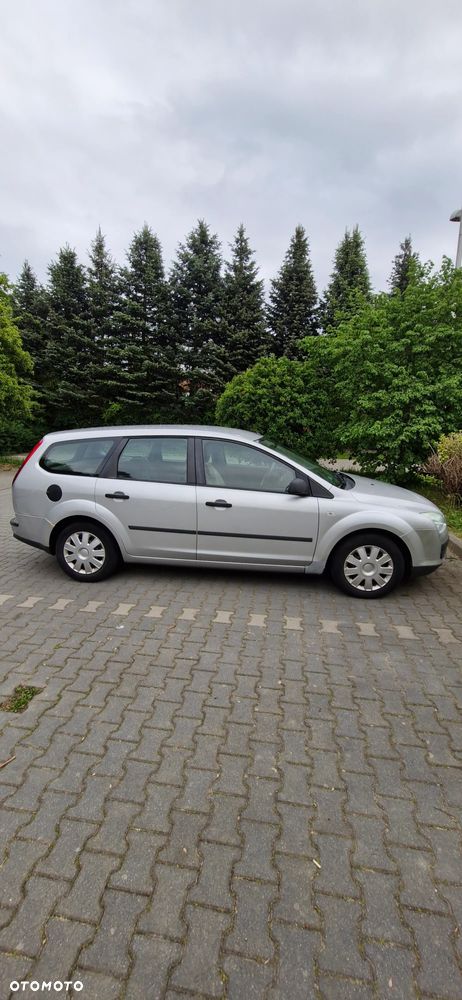 Ford Focus 1.6 TDCi DPF Ambiente - 4