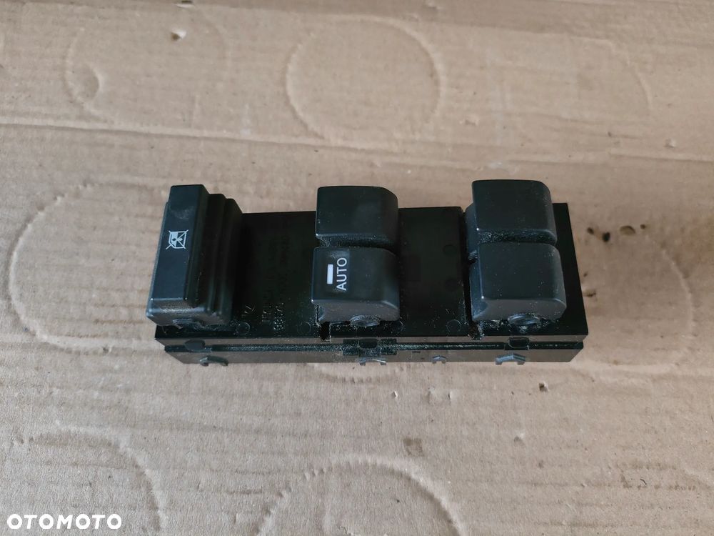 KIA VENGA 09- PANEL STEROWANIA SZYBAMI 93570-1P0421