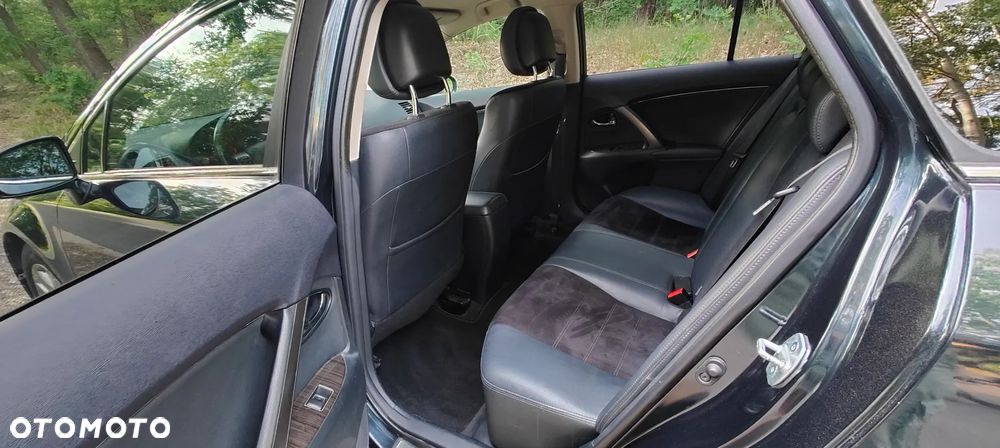 Toyota Avensis 2.0 D-4D Style - 12