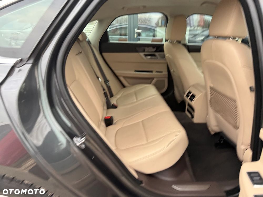 Jaguar XF E-Performance Prestige - 28