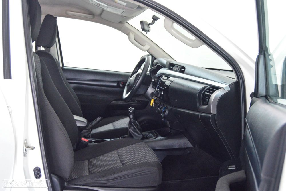 Toyota Hilux 2.4 D-4D 4X2 Cabine Dupla 5L - 27