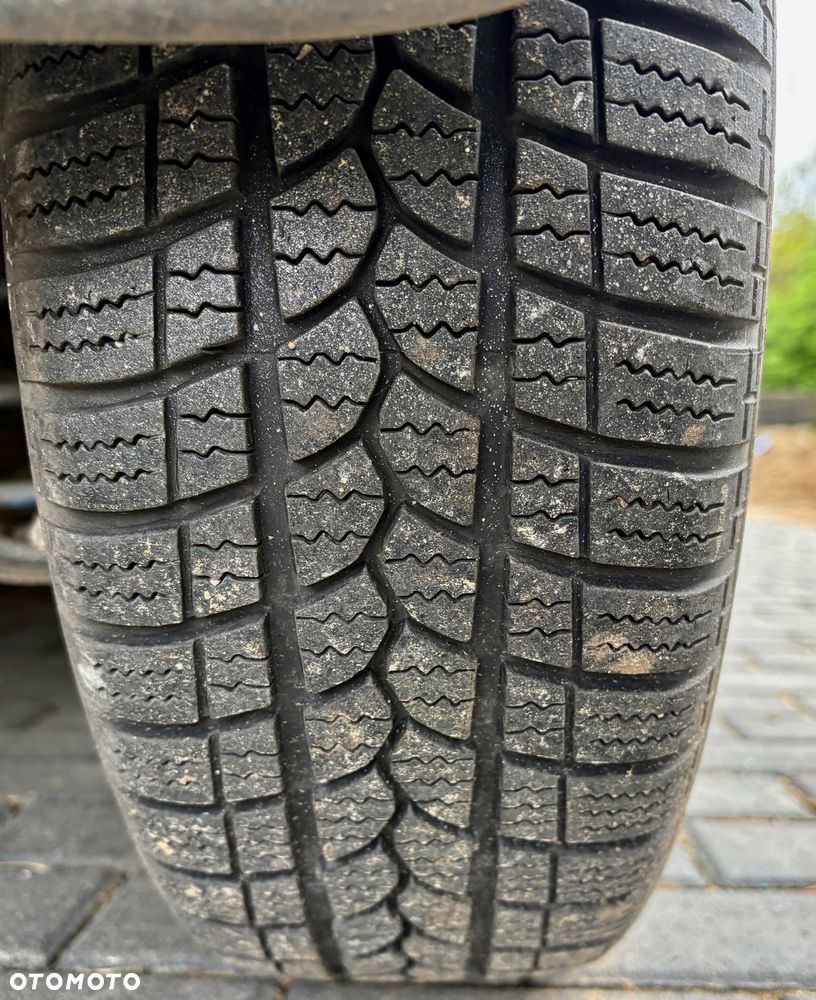 Toyota Yaris 1.0 Terra - 24