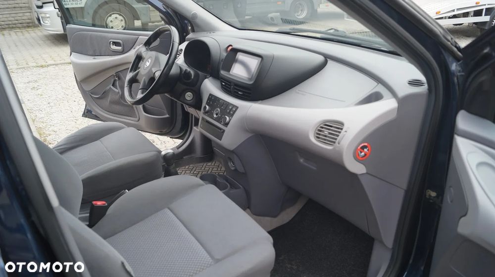 Nissan Almera Tino 1.8 Visia - 11