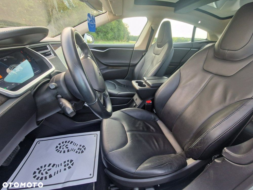 Tesla Model S - 18