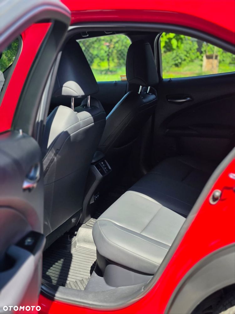 Lexus UX - 8