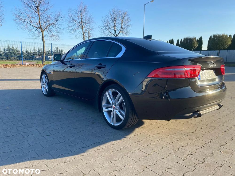 Jaguar XE 2.0 T Prestige - 10