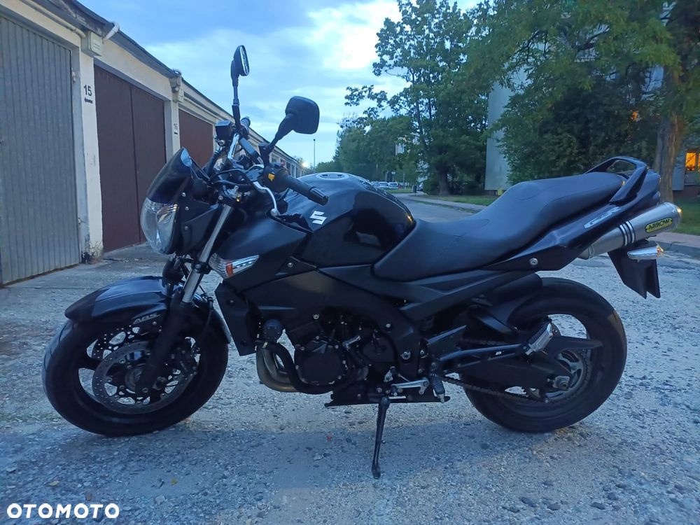 Suzuki GSR - 7
