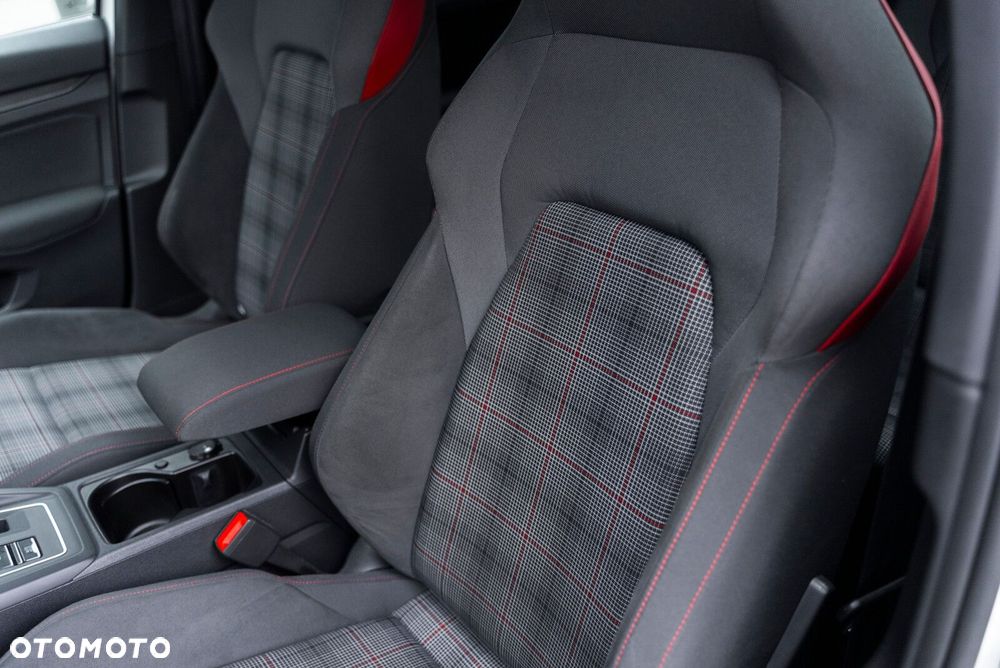 Volkswagen Golf - 38