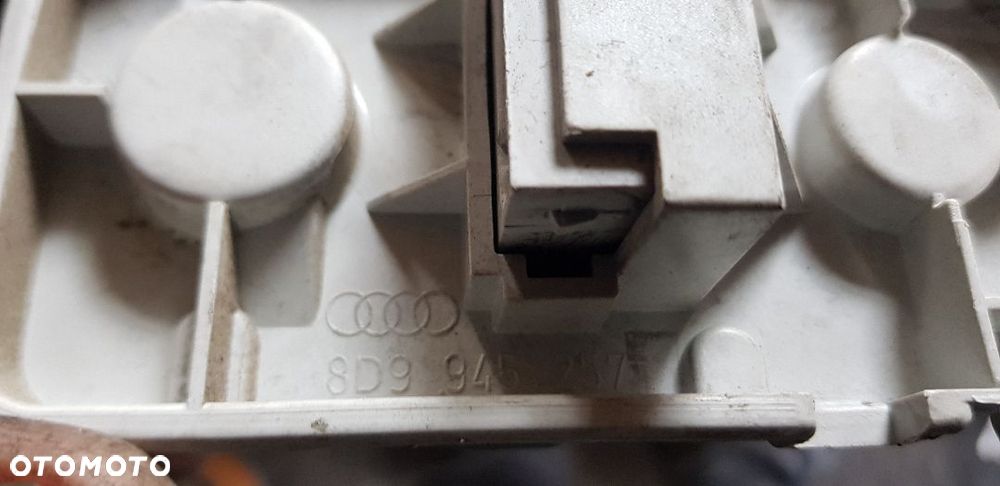 AUDI A4 B5 KOMBI WKŁAD LAMPY TYŁ 8D9945257 - 3